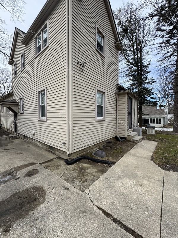 1409 S Franklin Ave - Photo 2 of 11