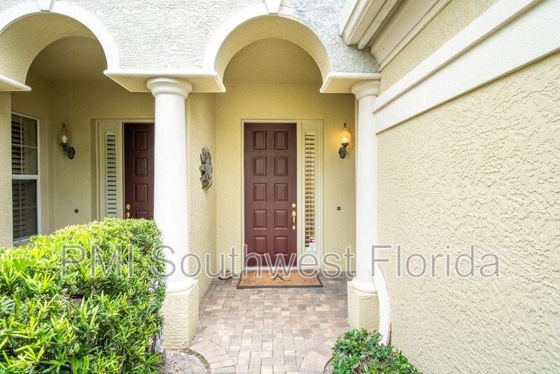 5204 Bouchard Cir #102 - Photo 3 of 46