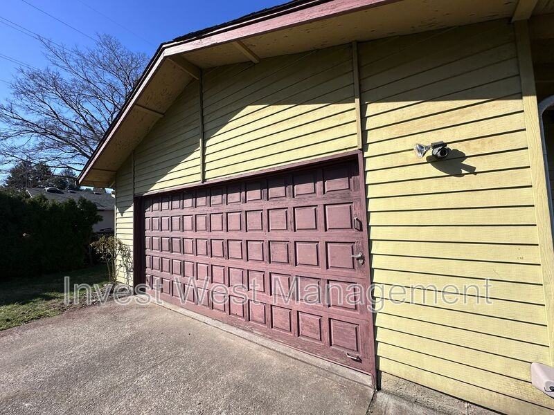 6110 Nw Garfield Ave - Photo 2 of 31