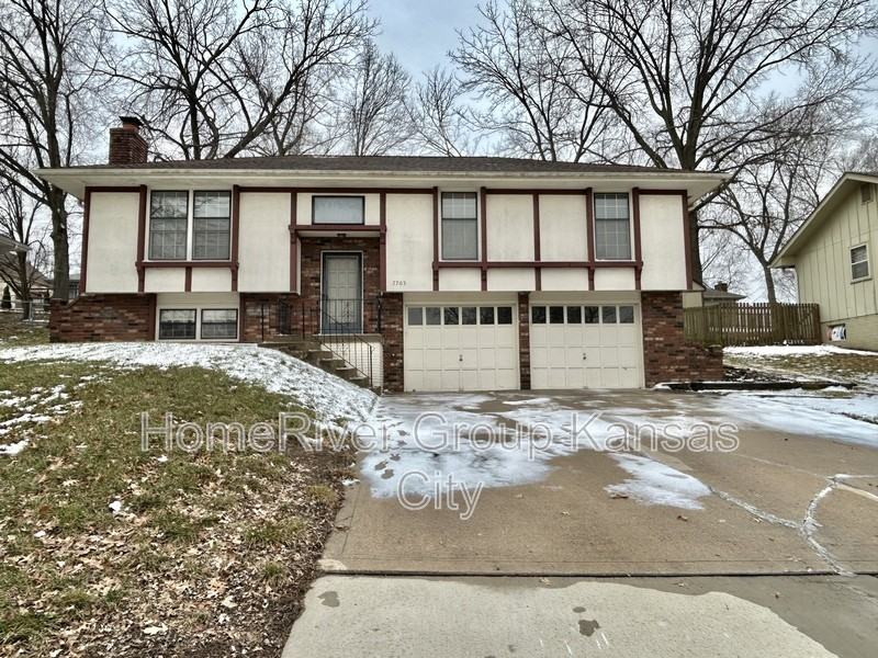 7703 Nw 69th Ter - Photo 3 of 33