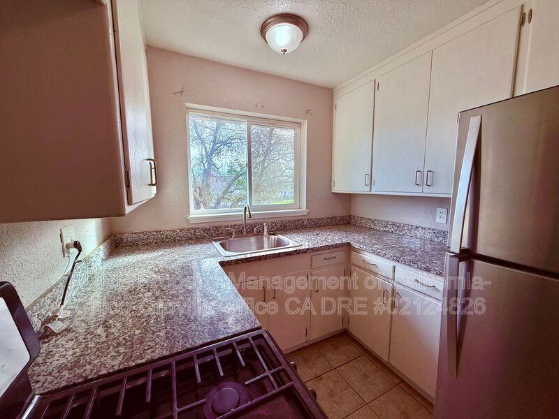 1547 2nd Ave #3 - Photo 2 of 13