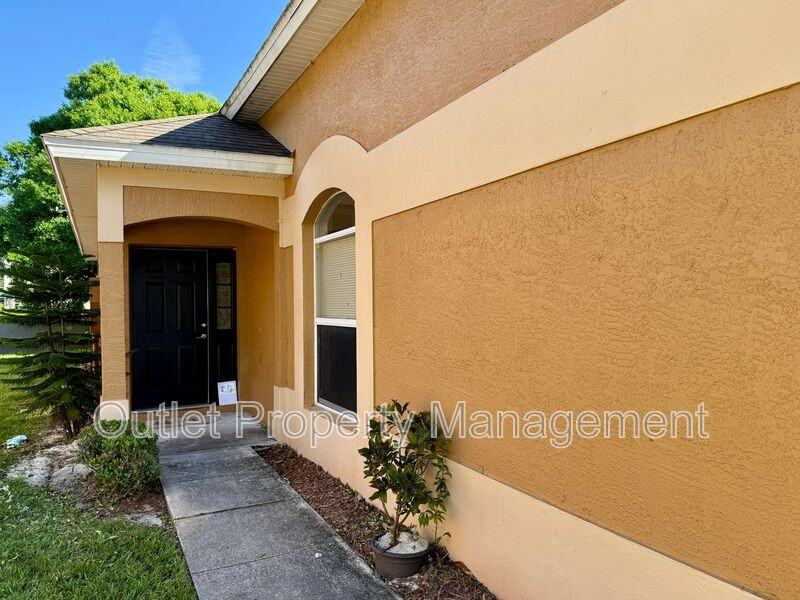 112 Peregrine Ct - Photo 2 of 16