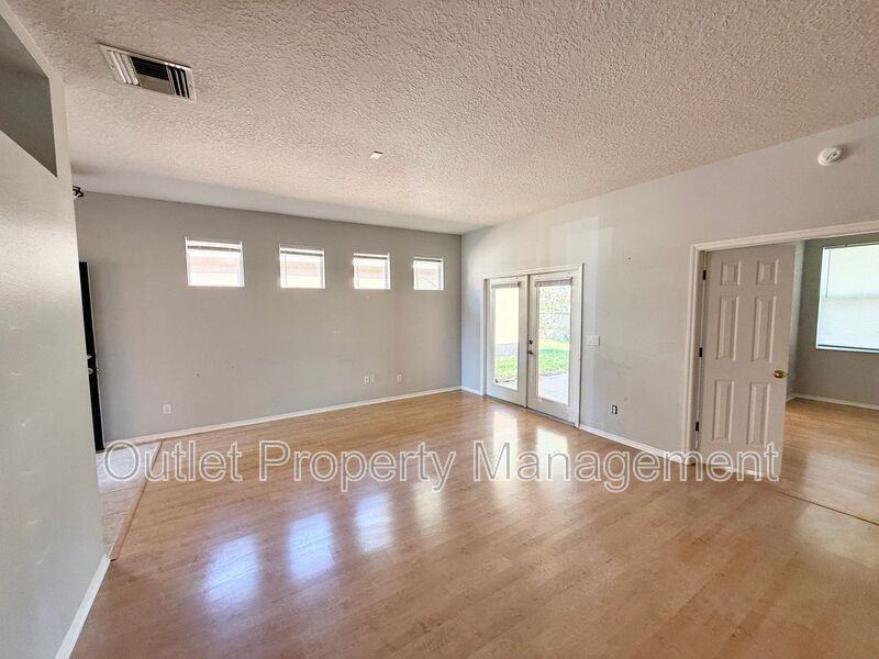 112 Peregrine Ct - Photo 3 of 16