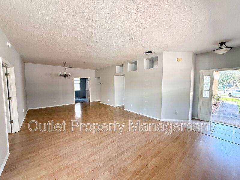 112 Peregrine Ct - Photo 4 of 16