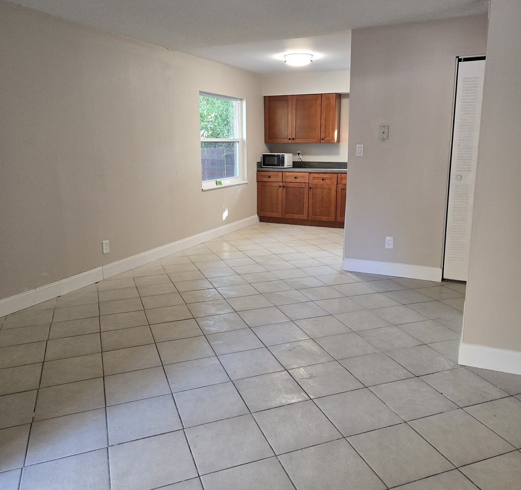 9313 N 46Th St - Photo 3 of 3