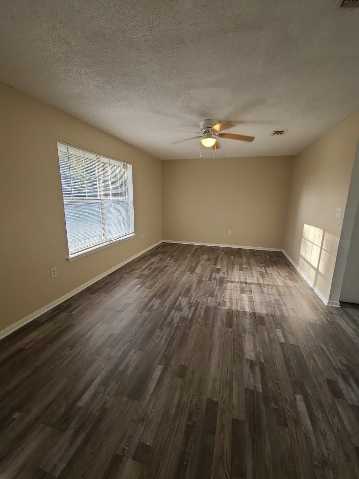 7123 Senterfitt Rd - Photo 2 of 10