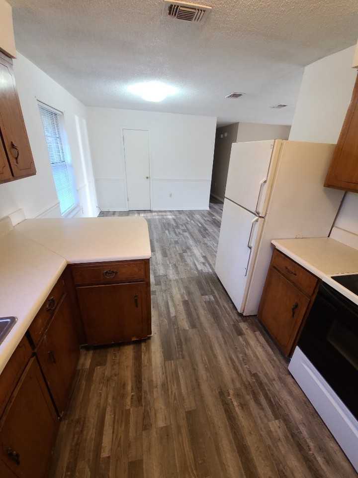 7123 Senterfitt Rd - Photo 4 of 10