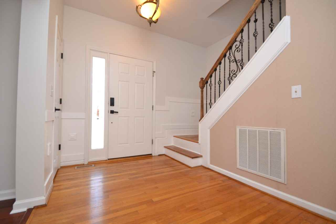 900 Creek Haven Dr - Photo 3 of 50