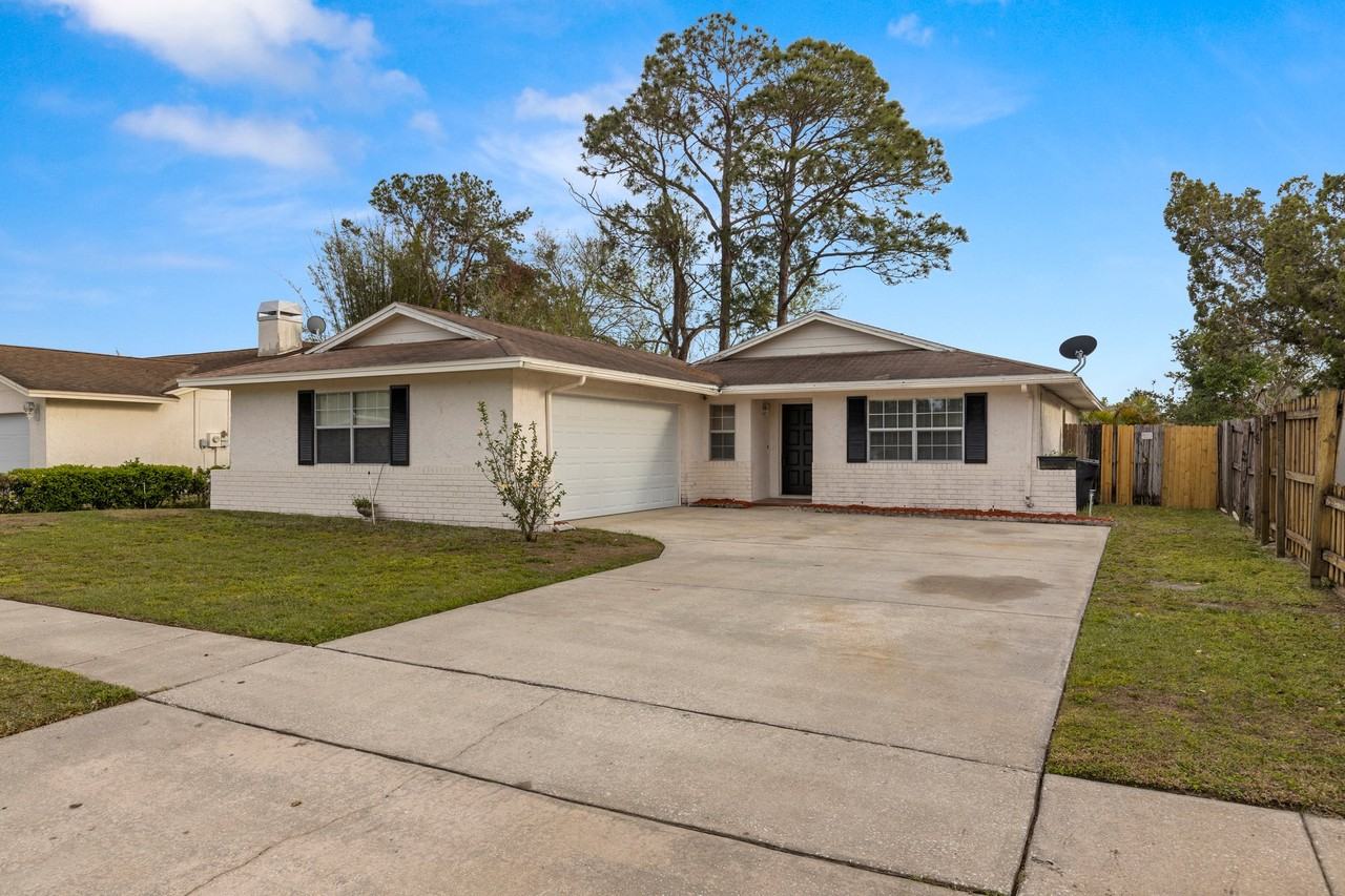 11633 Country Run Rd - Photo 2 of 25