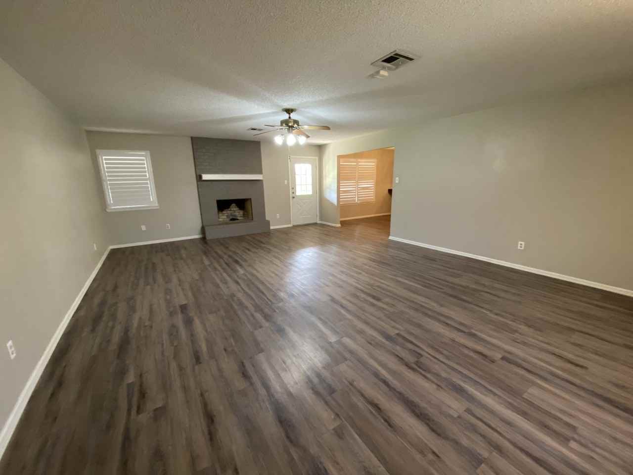 407 Crownhill - Photo 2 of 12