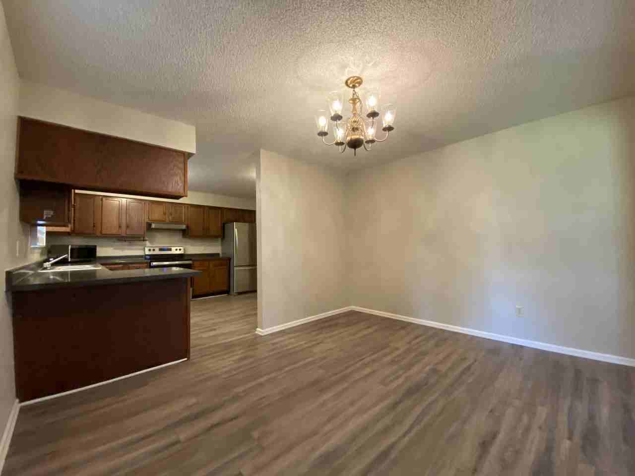 407 Crownhill - Photo 3 of 12