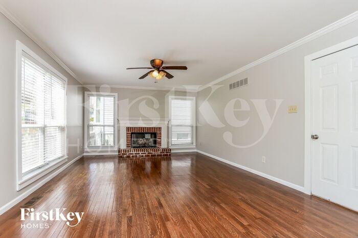 324 Autumn Peak Dr - Photo 3 of 15