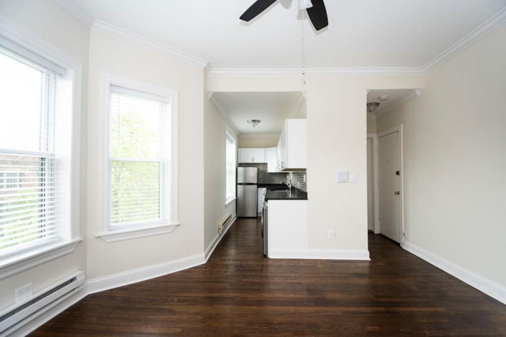 915 W Waveland Ave #923-3B - Photo 2 of 7