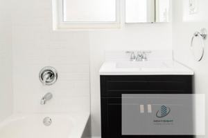 featured image of 646 W Roscoe St