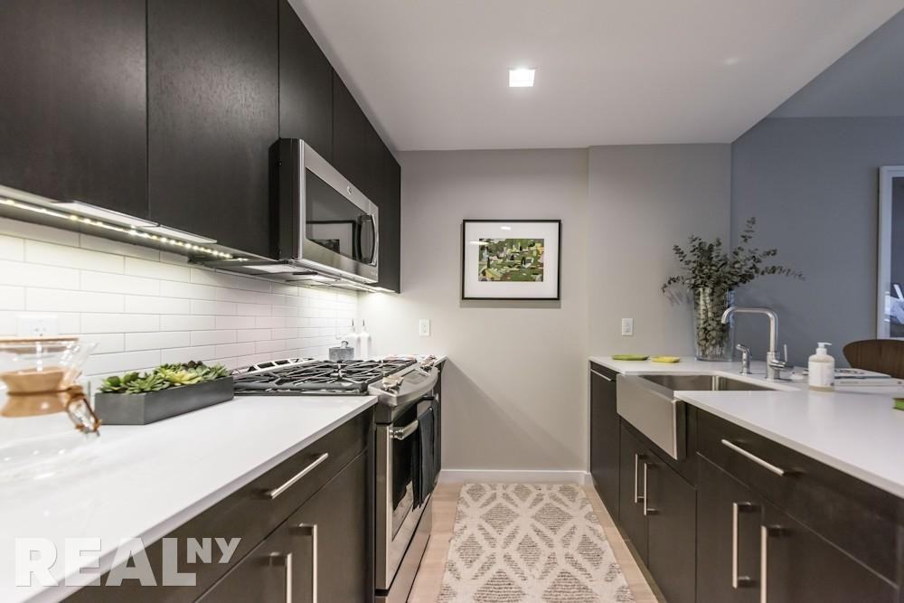 W 43rd St #N6A - Photo 2 of 6