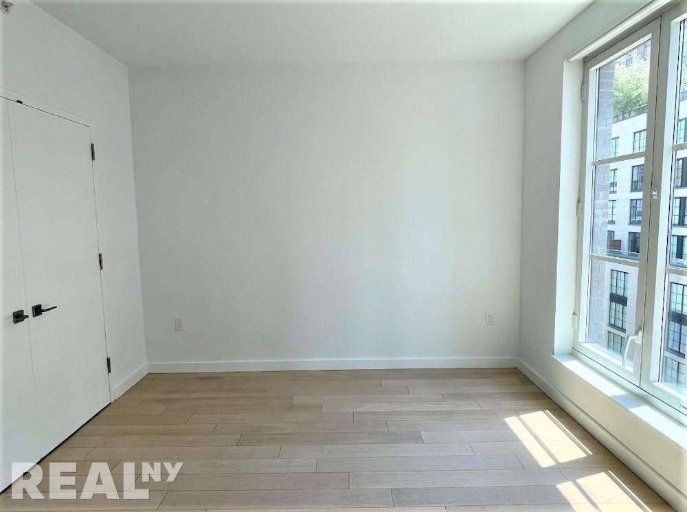 W 43rd St #14A - Photo 5 of 7