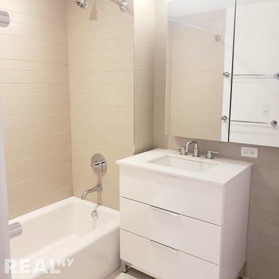 W 43rd St #14A - Photo 6 of 7