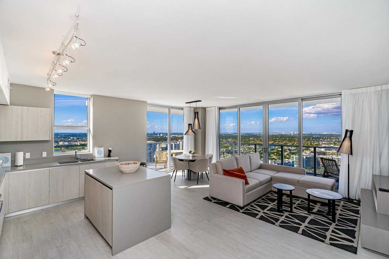 2721 Hallandale Beach Boulevard - Photo 5 of 30