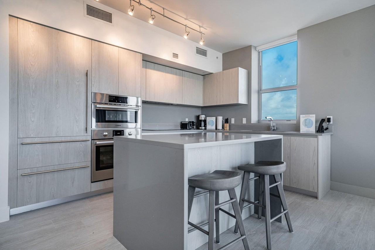 2721 Hallandale Beach Boulevard - Photo 6 of 30