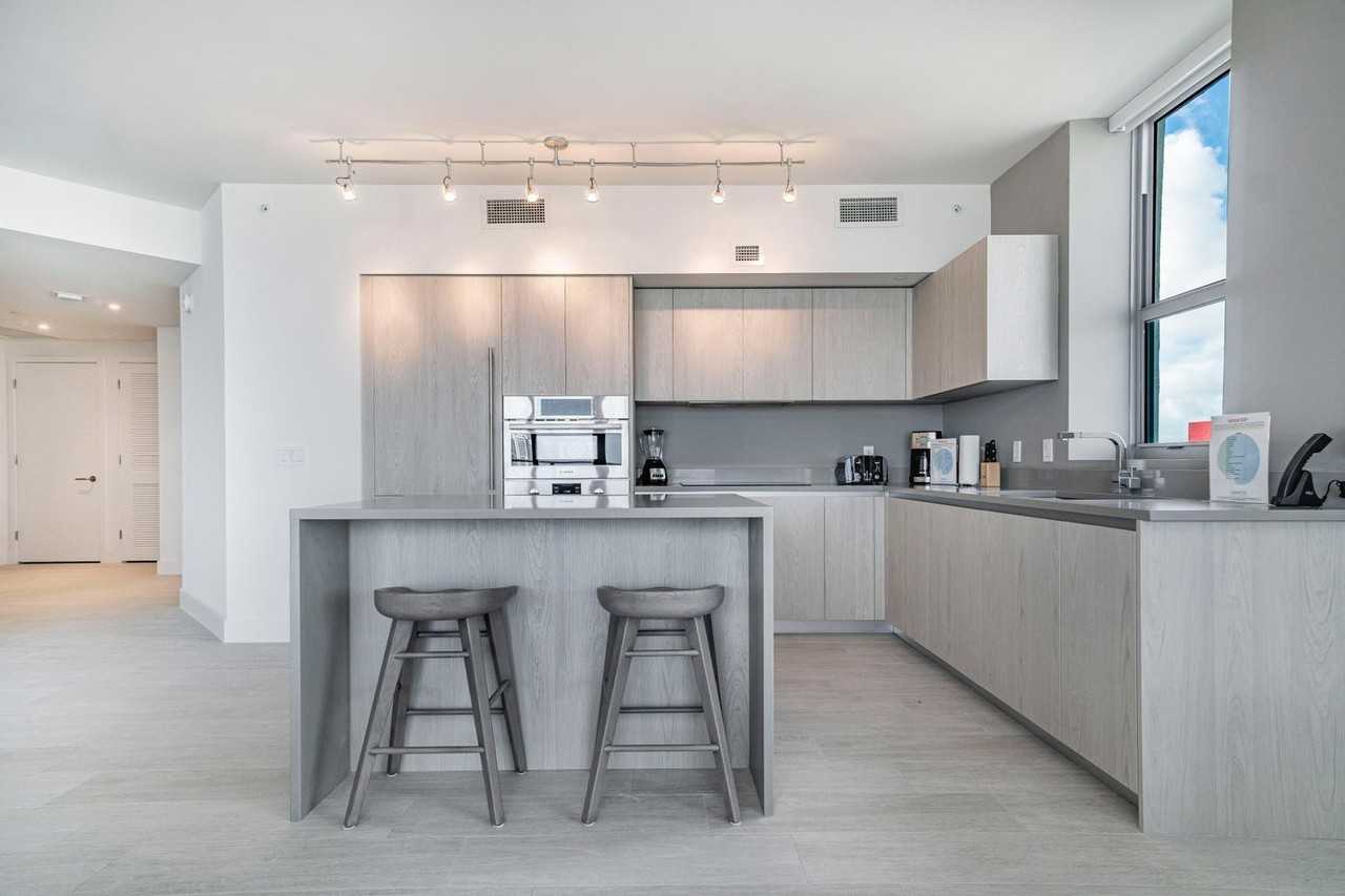 2721 Hallandale Beach Boulevard - Photo 7 of 30