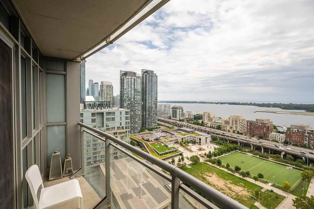 90 Fort York Blvd #1037043P - Photo 2 of 12
