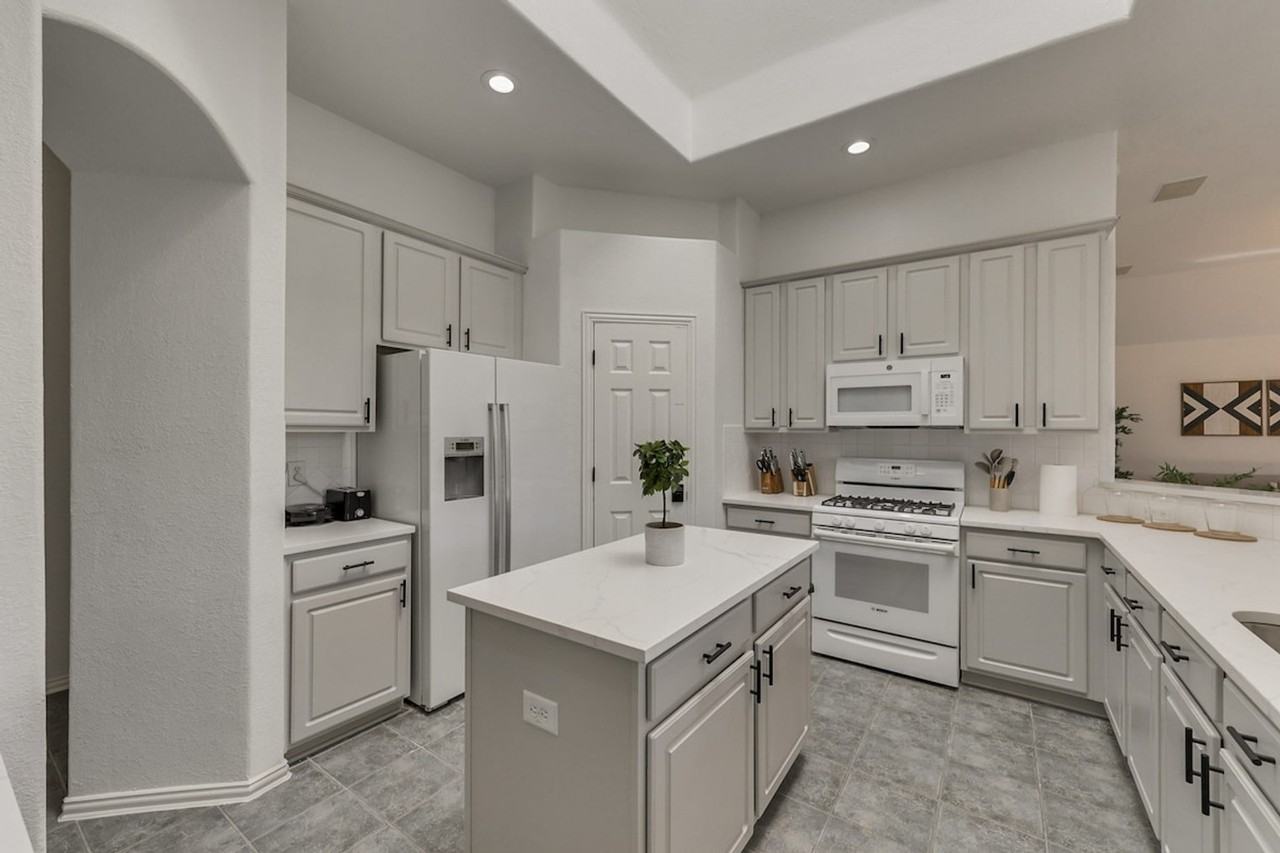 4036 Falcon Ridge Dr #1056395P - Photo 7 of 39