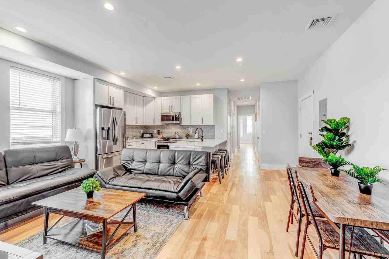 1011 Bennington St #1240410P - Photo 2 of 18