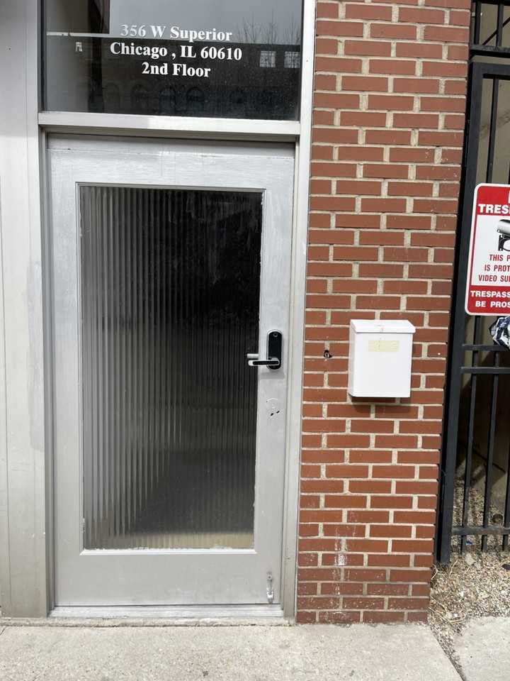 356 W Superior St - Photo 5 of 10