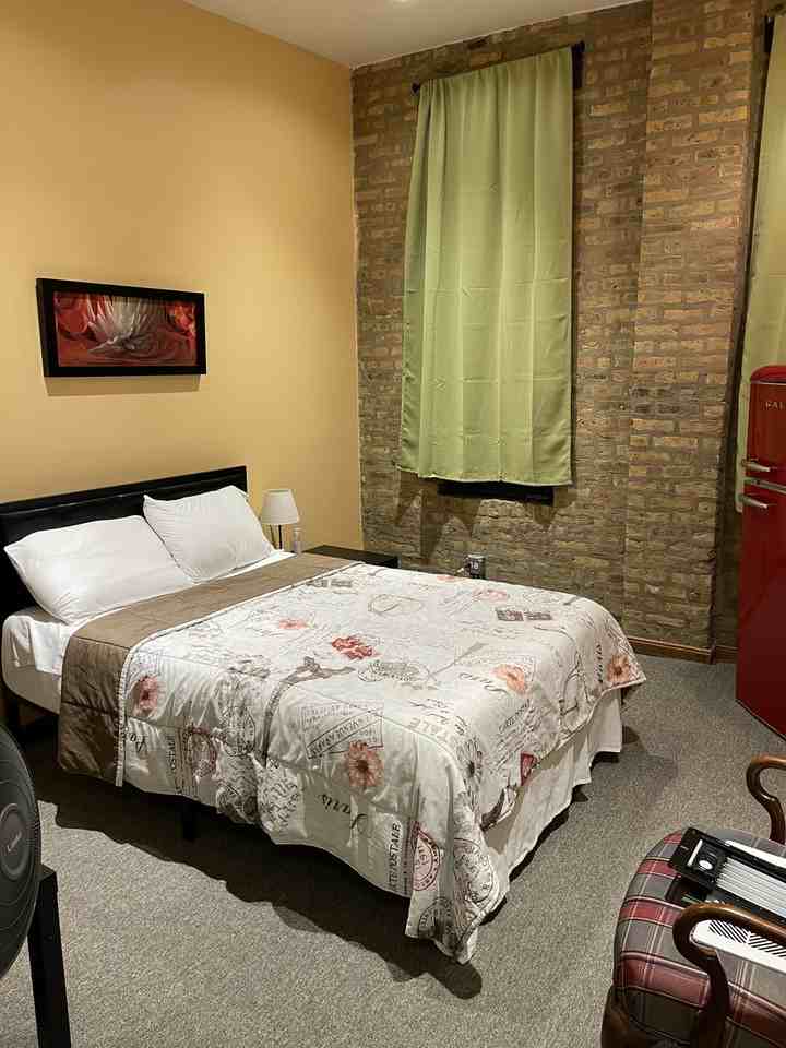 356 W Superior St - Photo 3 of 10