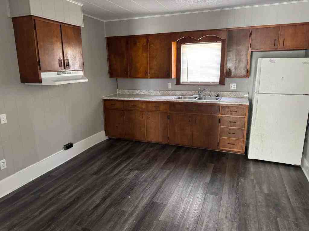 1131 N Cedar St - Photo 2 of 11