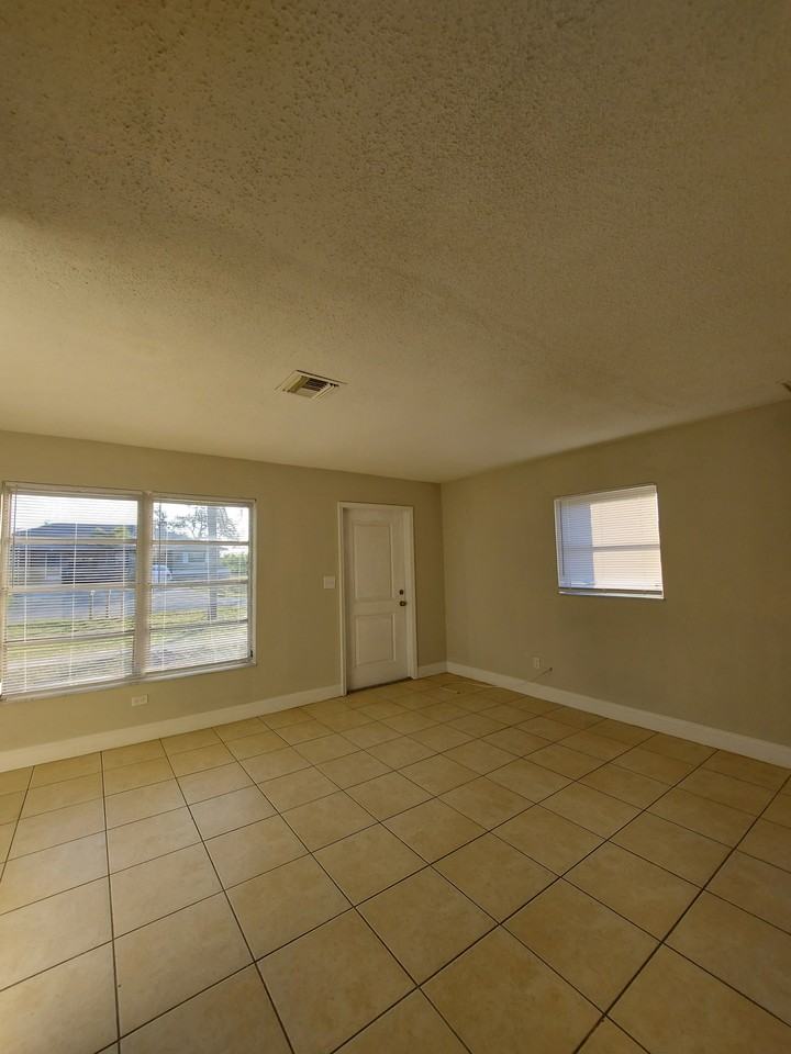 16860 Juanita Ave #B - Photo 2 of 9