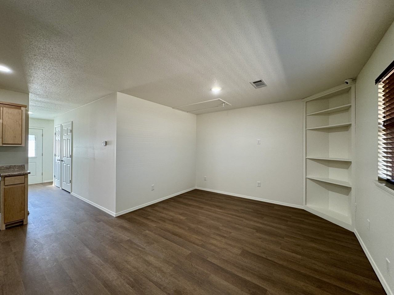 102 Davis Ln #B - Photo 3 of 8