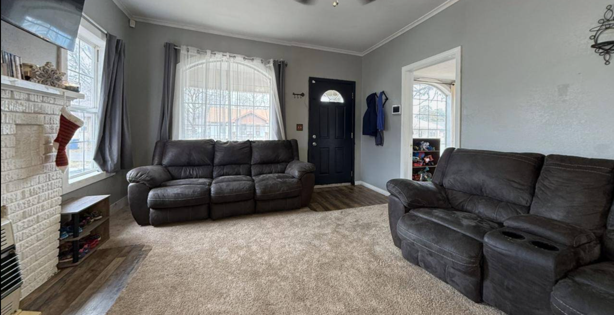 810 E Osage Ave - Photo 3 of 8