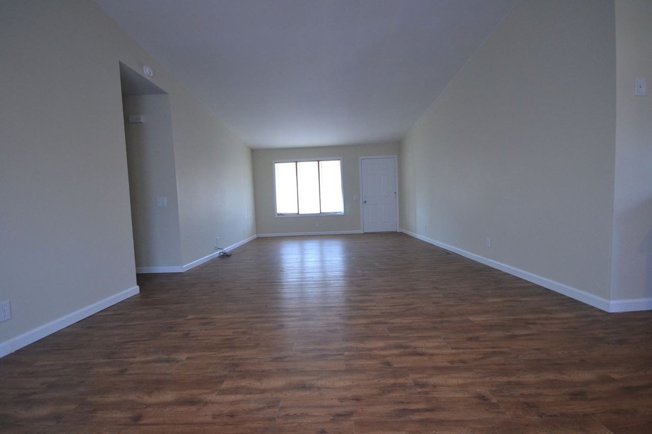 2223 W Drake St - Photo 6 of 18