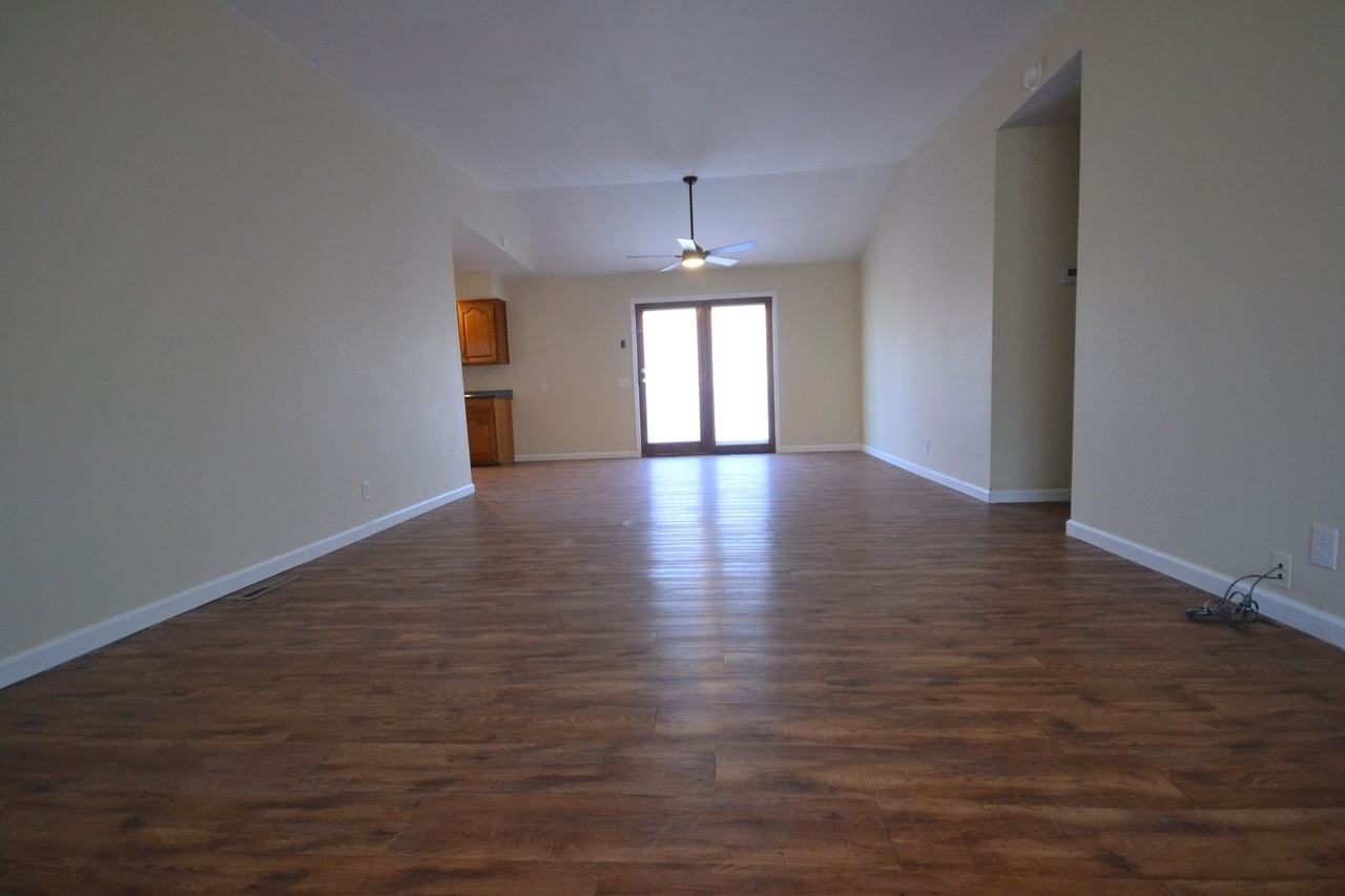 2223 W Drake St - Photo 7 of 18