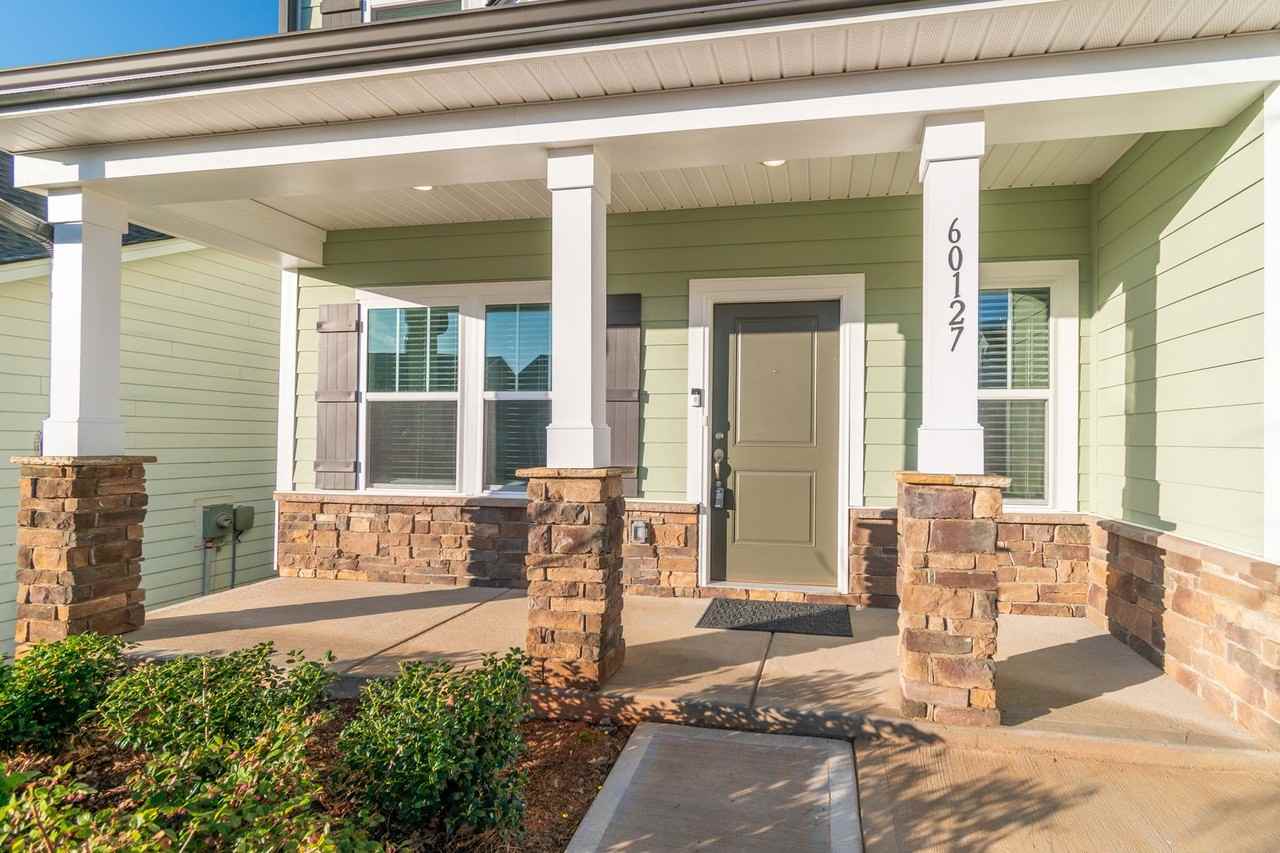60127 Blue Bird Ln - Photo 3 of 34
