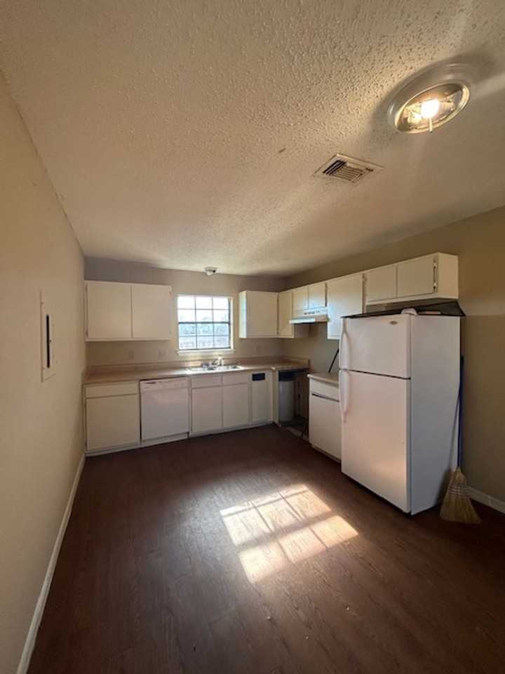 40del - Photo 2 of 29