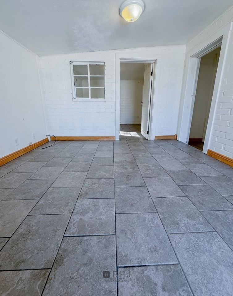 1216 N Gould - Photo 5 of 28