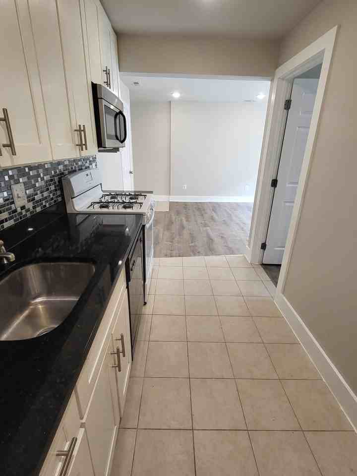 2847 Gainesville St. SE - Photo 5 of 18