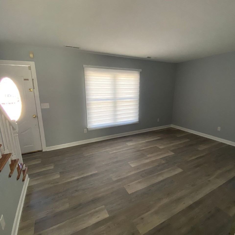 2475 Realm St - Photo 2 of 17