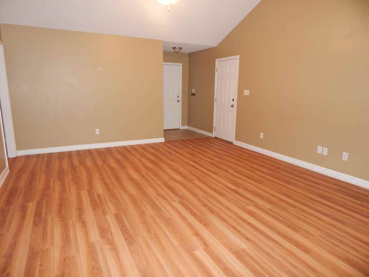 476 Bryson Cir - Photo 2 of 15