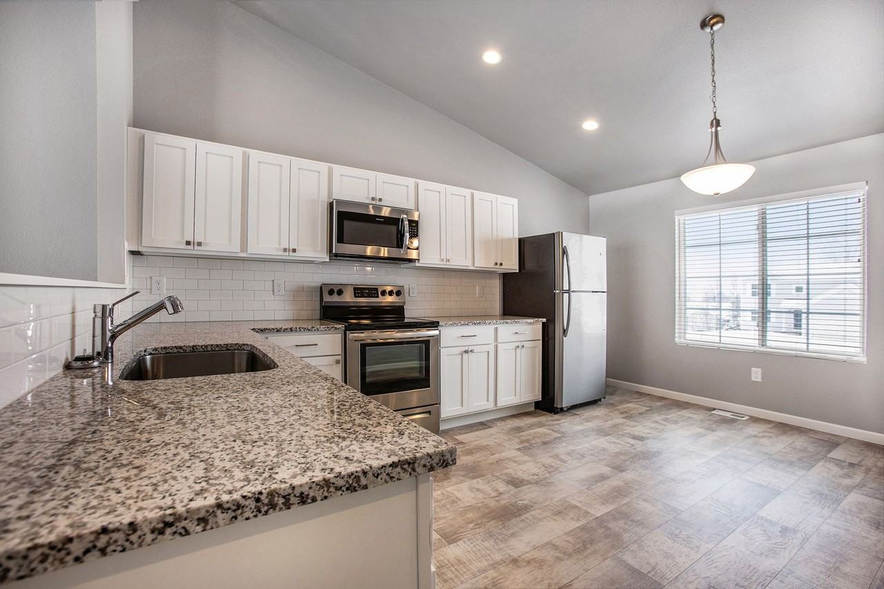 910 Maycroft Rd - Photo 2 of 18