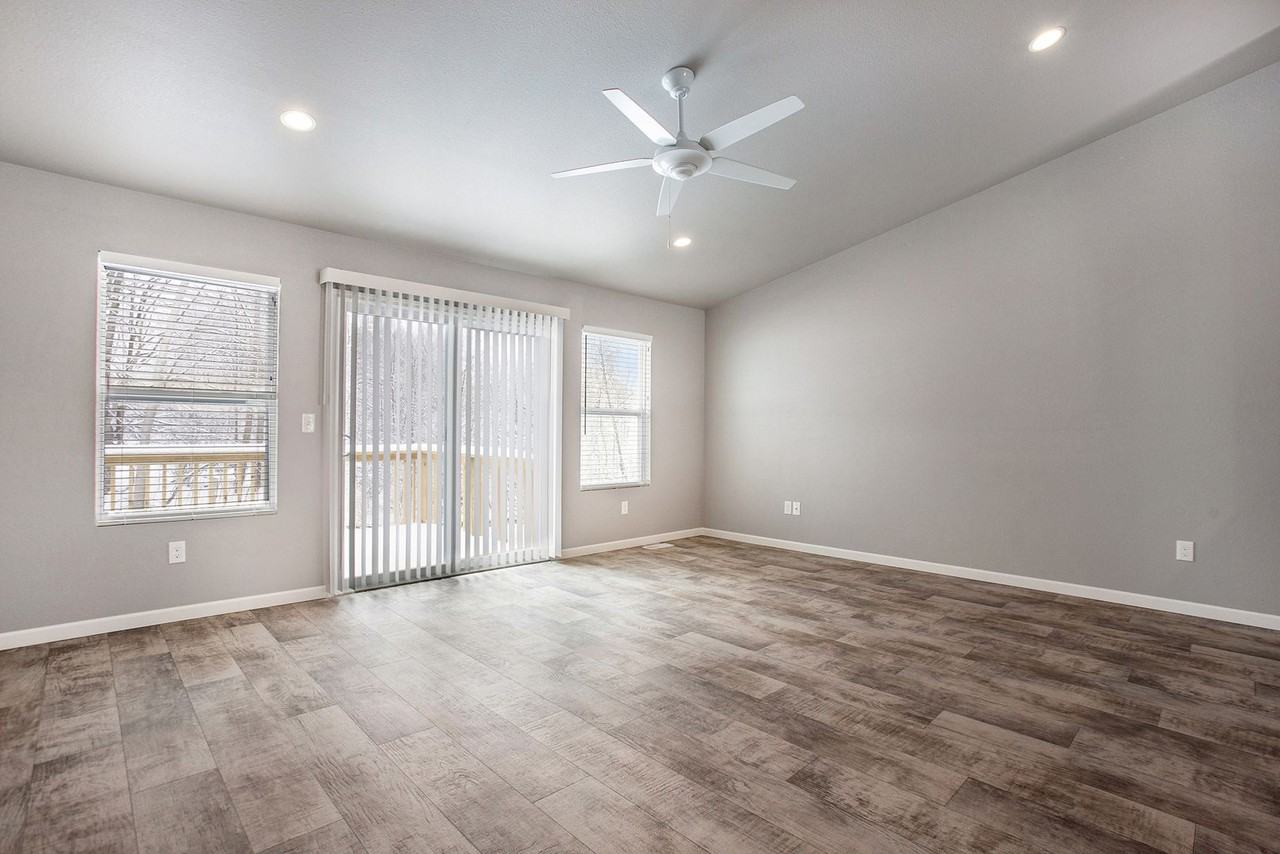 910 Maycroft Rd - Photo 5 of 18