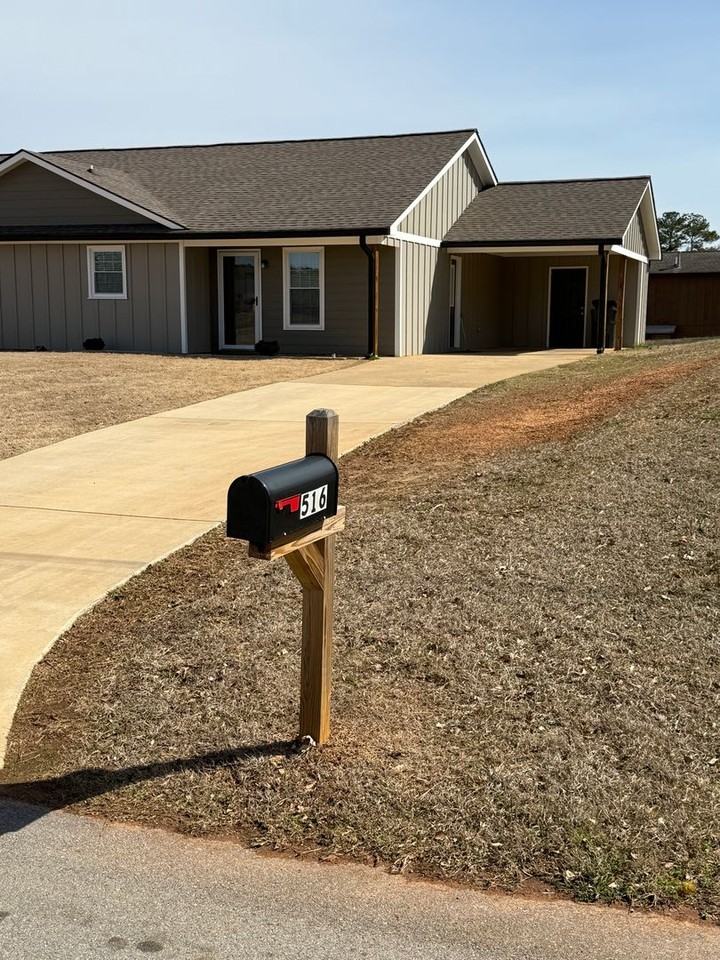 516 Valley Dr - Photo 3 of 22