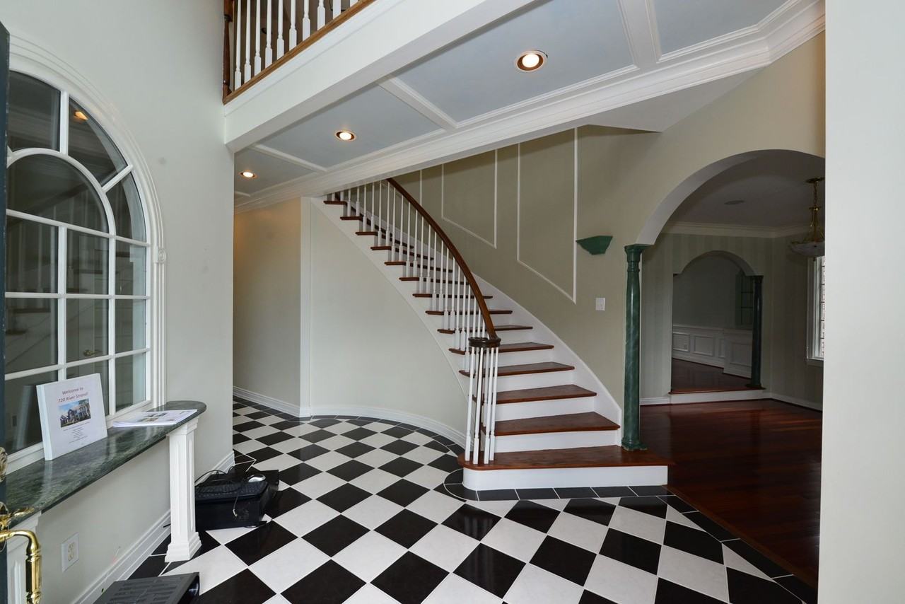 720 River Strand - Photo 4 of 32