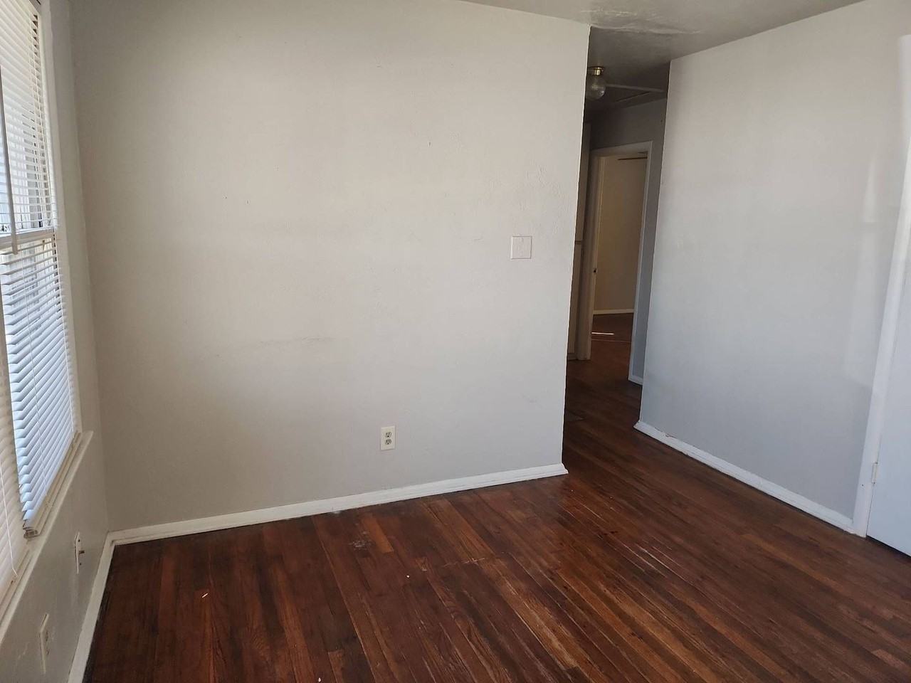 3932 Sw 23rd St - Photo 6 of 25
