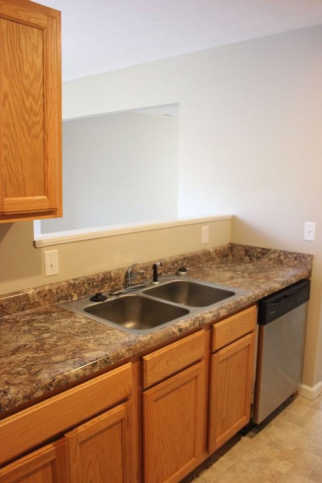 433 Leslie Ct - Photo 3 of 18