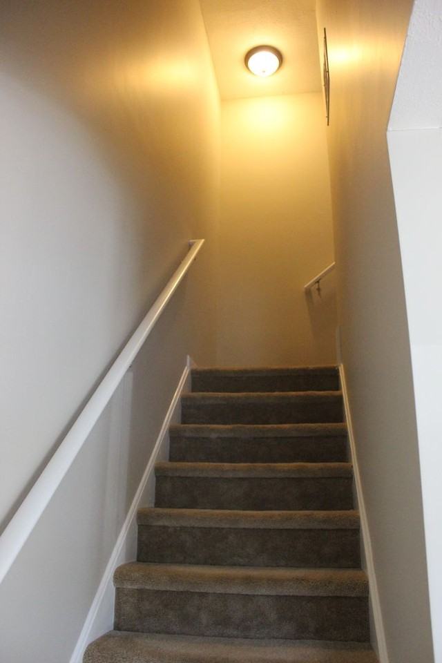 433 Leslie Ct - Photo 5 of 18