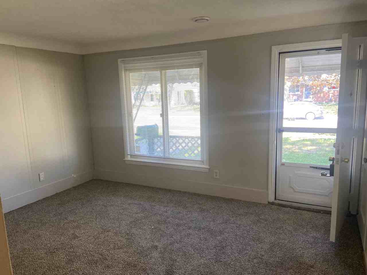 17686 Lincoln Ave - Photo 3 of 12