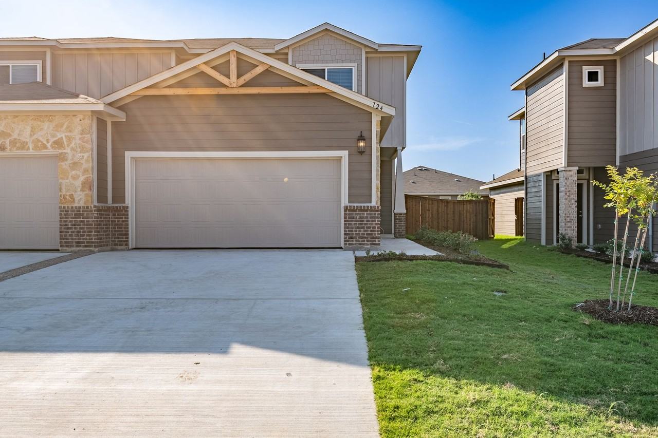 724 Wheatfield Dr - Photo 2 of 27